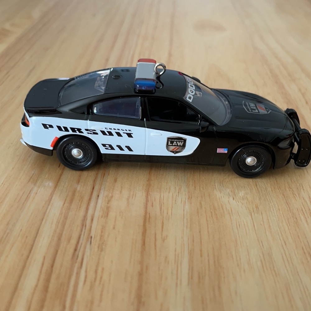 Hallmark 2019 Dodge Charger Police ornament - Picture 3 of 7